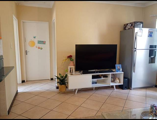 2 BEDROOM APARTMENT FOR SALE IN WILGEHEUWEL